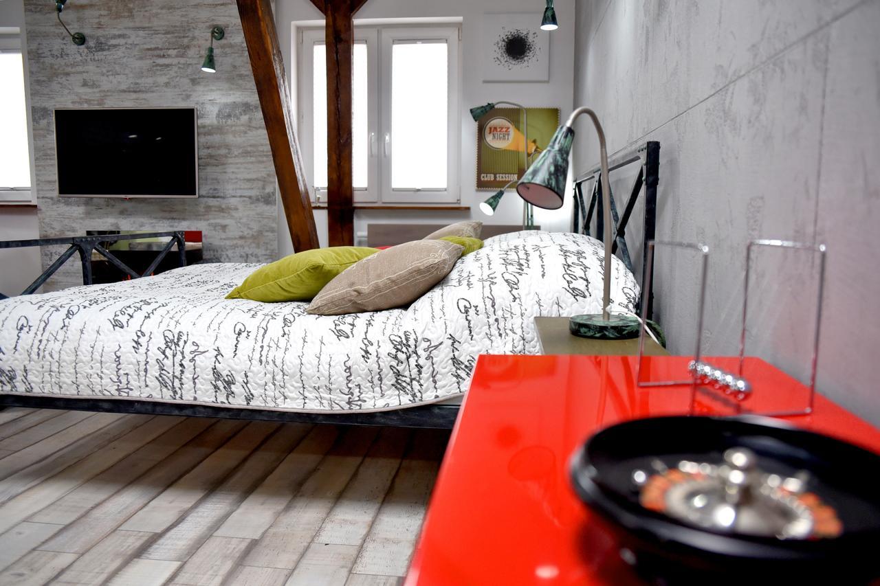 In The Attic Unikatowe Apartmenty By Stayly شتشيتسين المظهر الخارجي الصورة