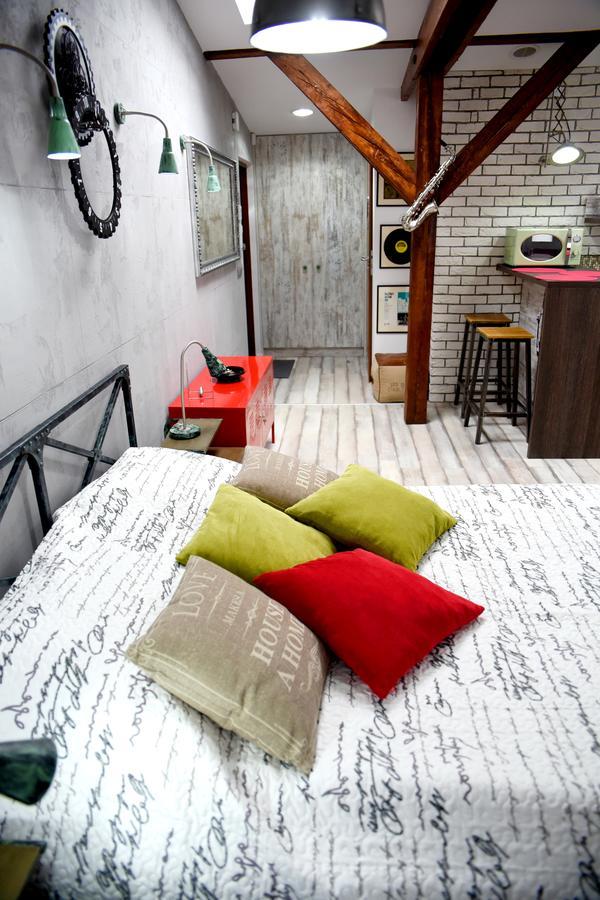 In The Attic Unikatowe Apartmenty By Stayly شتشيتسين المظهر الخارجي الصورة