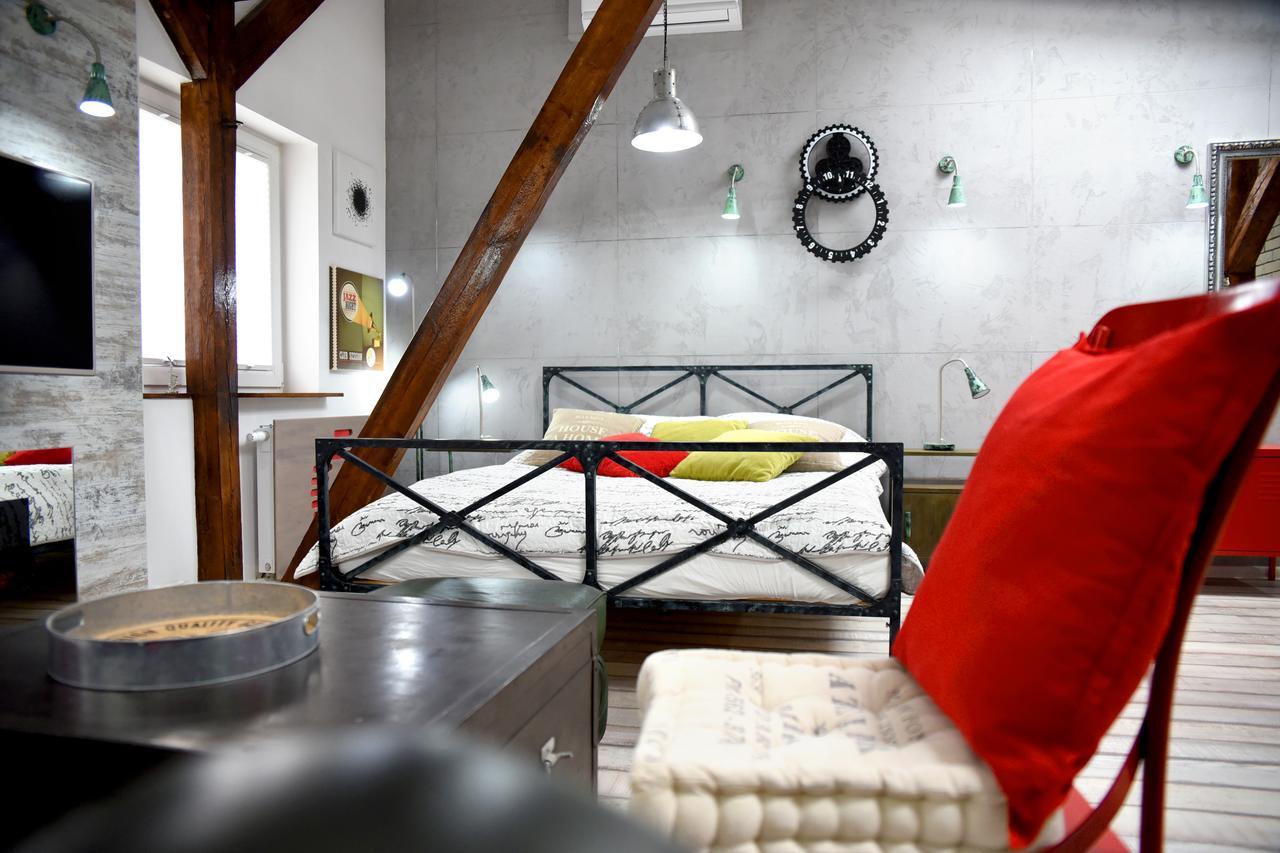 In The Attic Unikatowe Apartmenty By Stayly شتشيتسين المظهر الخارجي الصورة